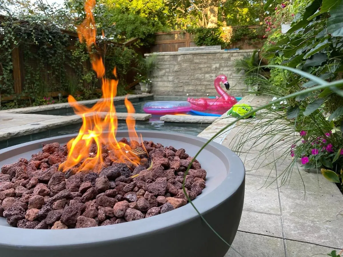 Superb Beach Home:Heated Pool-Hot Tub Open 365Days Toronto Holiday home