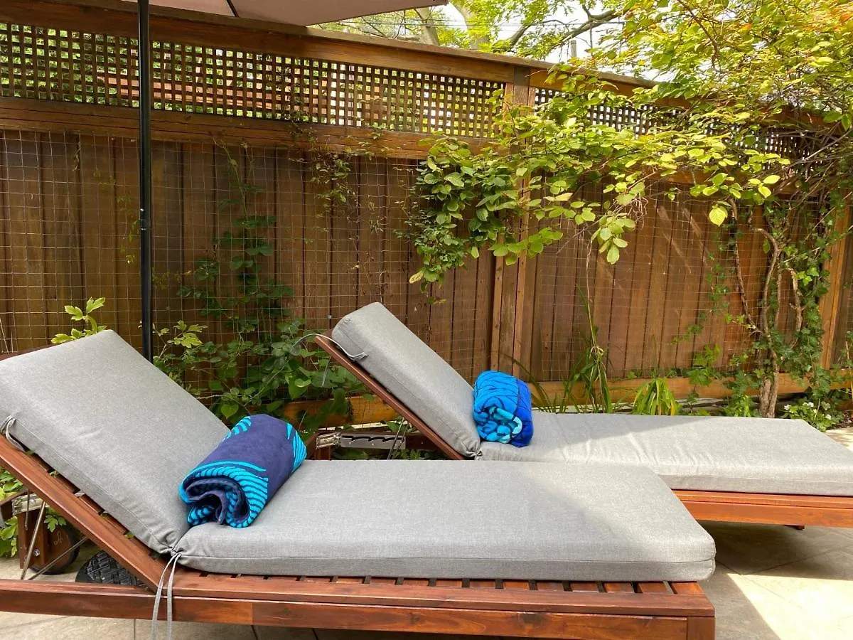 Holiday home Superb Beach Home:Heated Pool-Hot Tub Open 365Days Toronto