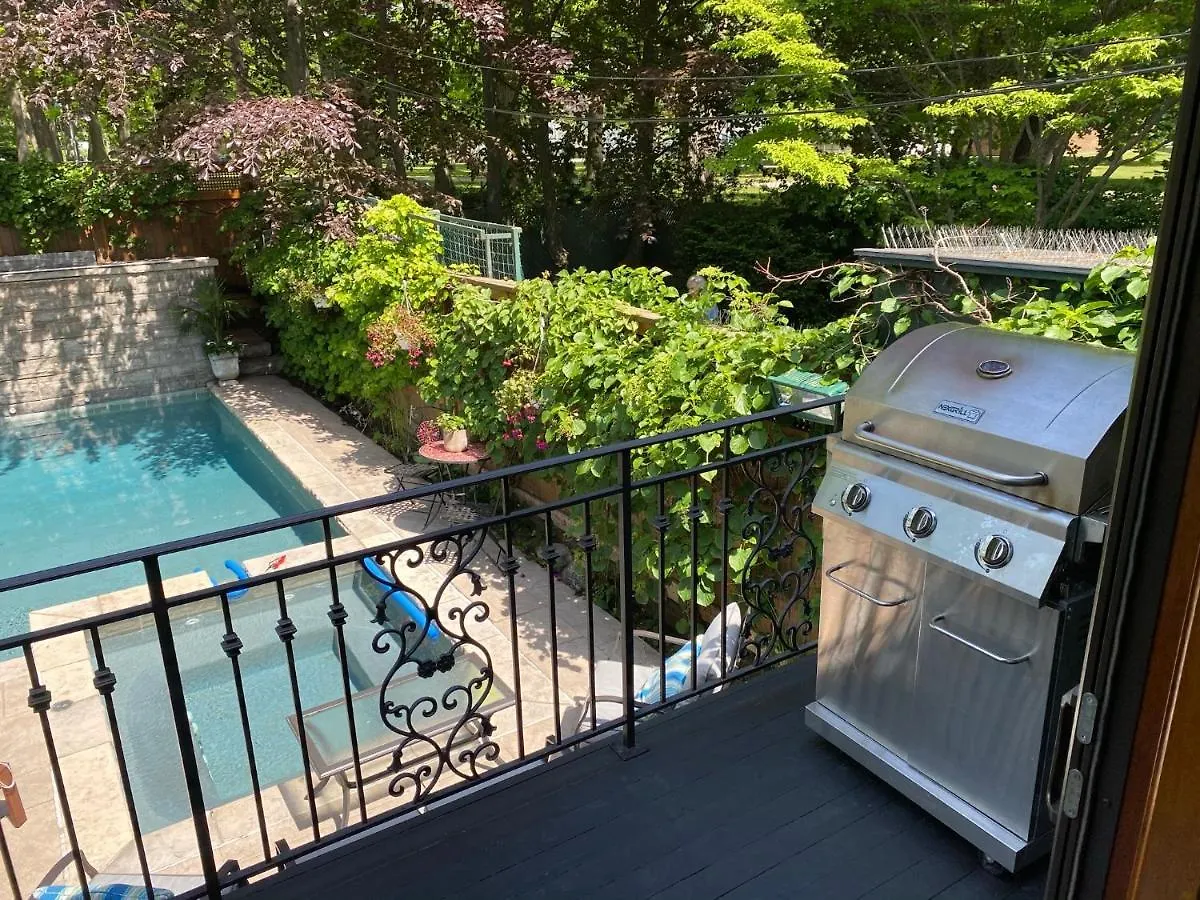 Holiday home Superb Beach Home:Heated Pool-Hot Tub Open 365Days Toronto Canada
