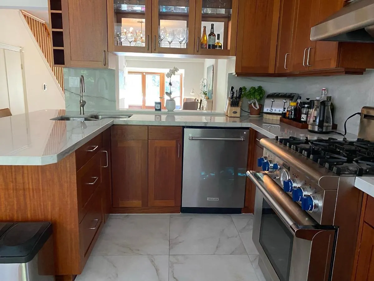 Superb Beach Home:Heated Pool-Hot Tub Open 365Days Toronto 0*,  Canada