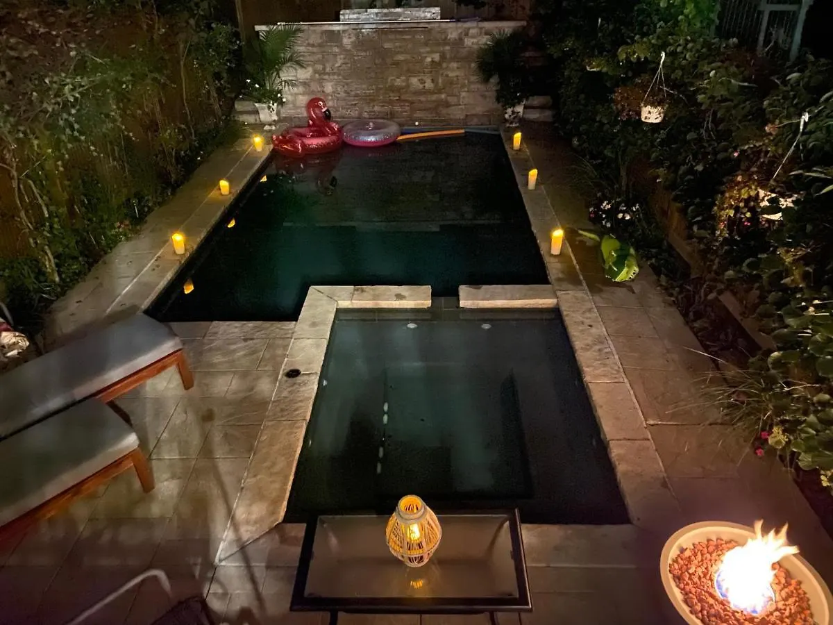 Superb Beach Home:Heated Pool-Hot Tub Open 365Days Toronto Holiday home