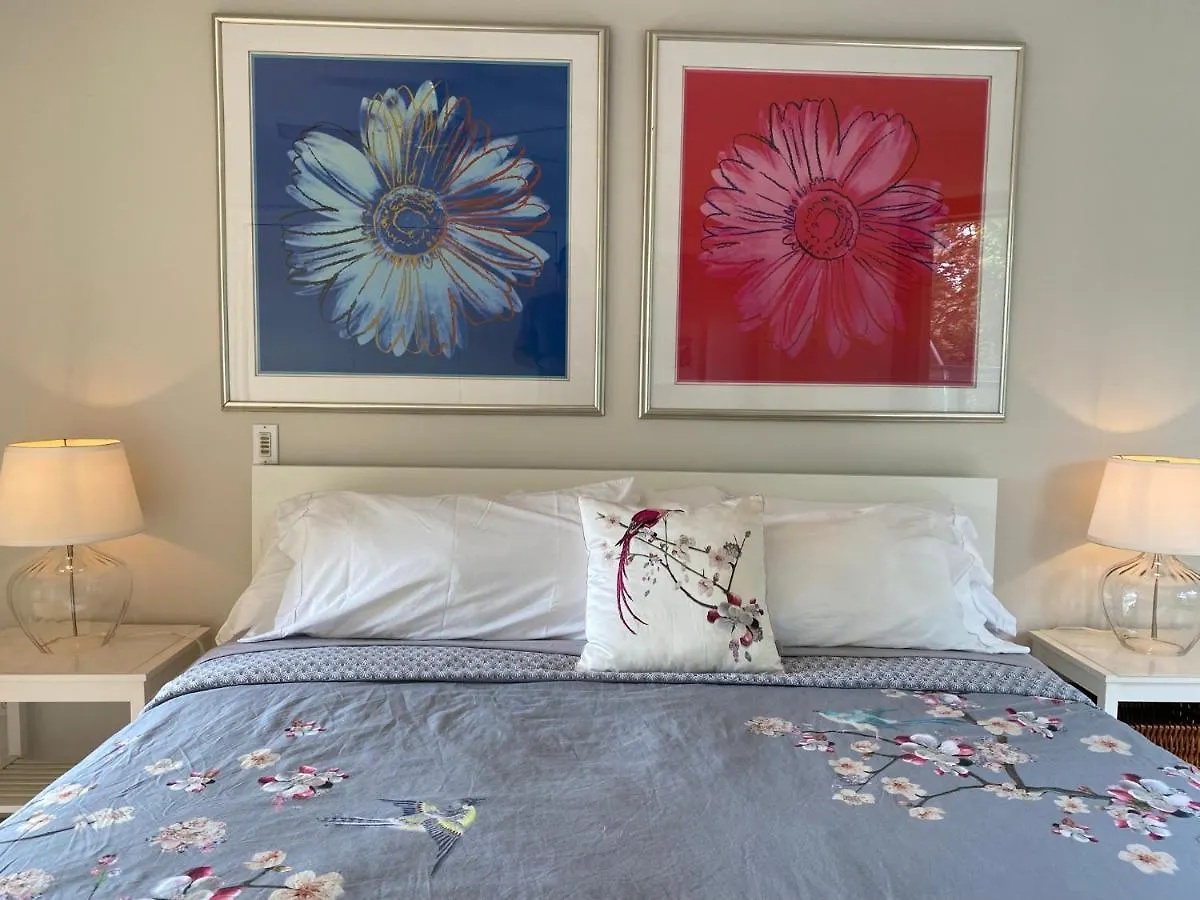 Holiday home Superb Beach Home:Heated Pool-Hot Tub Open 365Days Toronto Canada