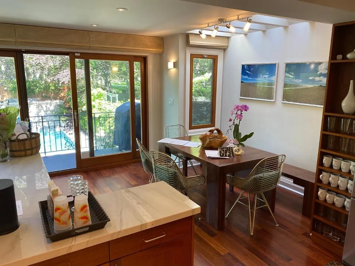 Holiday home Superb Beach Home:Heated Pool-Hot Tub Open 365Days Toronto