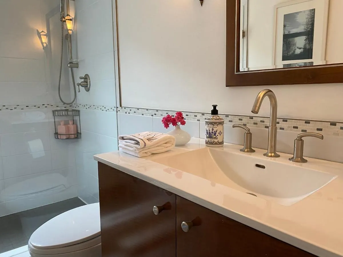 Superb Beach Home:Heated Pool-Hot Tub Open 365Days Toronto Holiday home