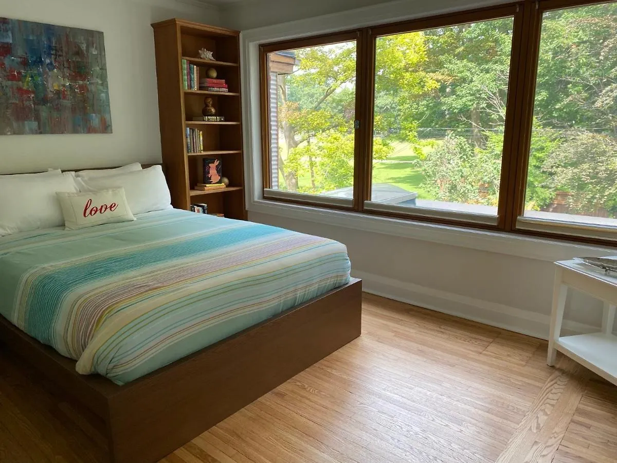 Holiday home Superb Beach Home:Heated Pool-Hot Tub Open 365Days Toronto