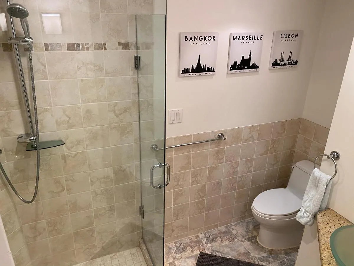 Superb Beach Home:Heated Pool-Hot Tub Open 365Days Toronto