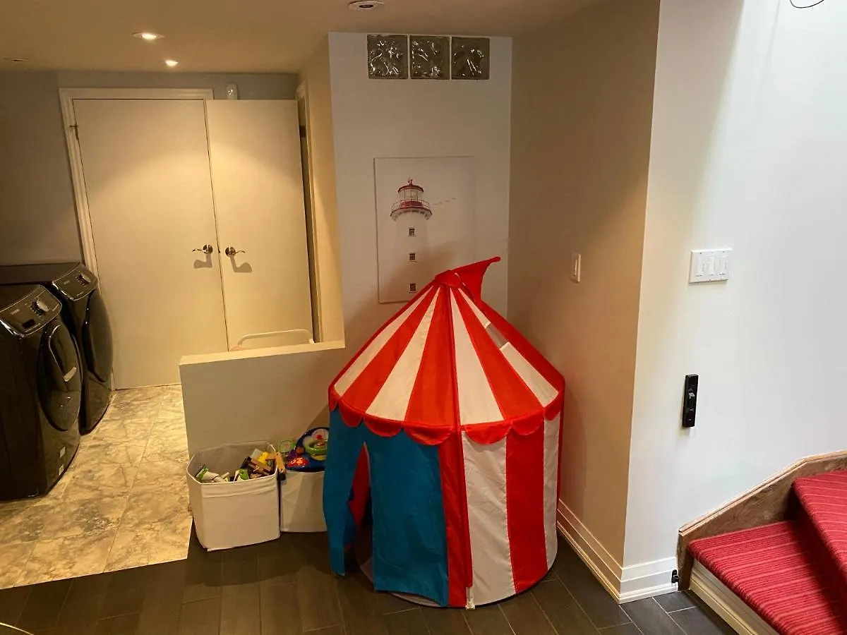 Holiday home Superb Beach Home:Heated Pool-Hot Tub Open 365Days Toronto