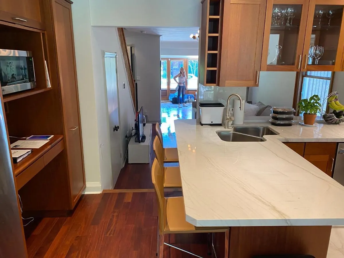 Superb Beach Home:Heated Pool-Hot Tub Open 365Days Toronto