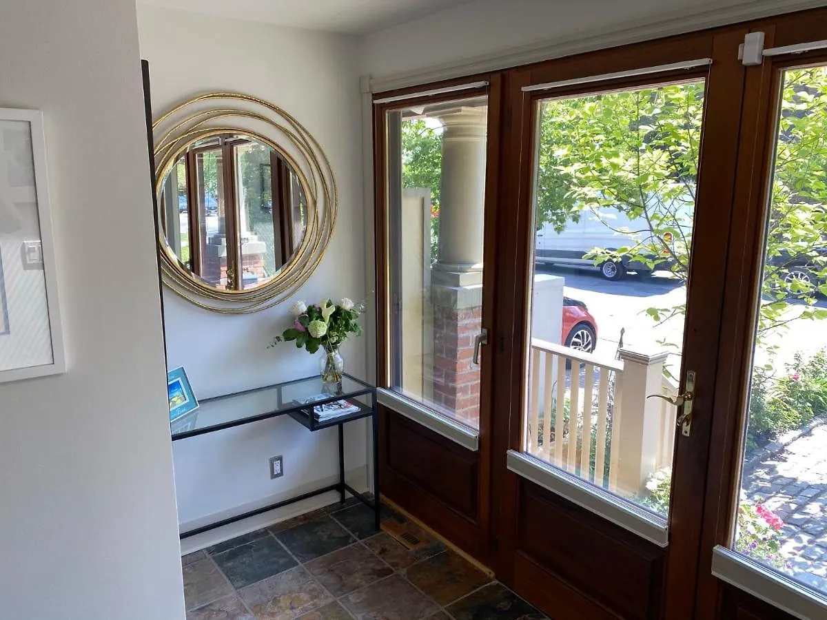 Superb Beach Home:Heated Pool-Hot Tub Open 365Days Toronto Holiday home
