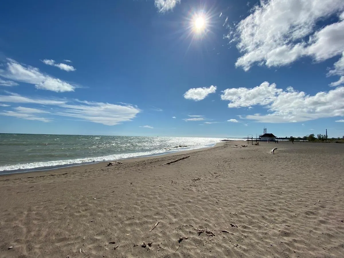 Holiday home Superb Beach Home:Heated Pool-Hot Tub Open 365Days Toronto