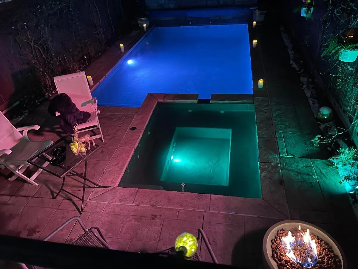 Superb Beach Home:Heated Pool-Hot Tub Open 365Days Toronto 0*,  Canada