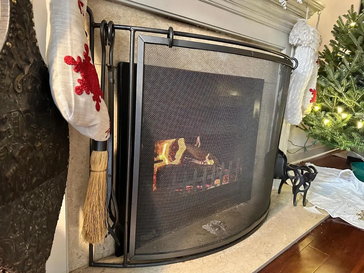 Superb Beach Home:Heated Pool-Hot Tub Open 365Days Toronto Holiday home